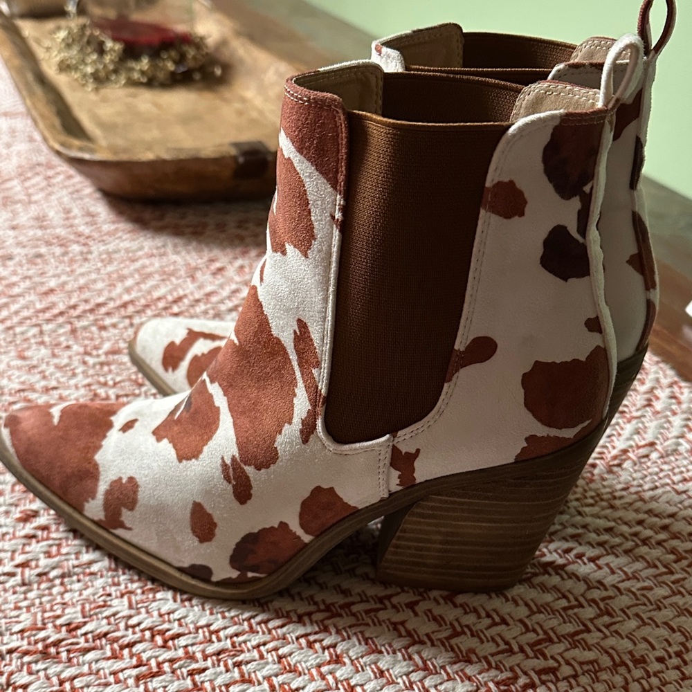 Cowprint Chelsea Ankle Boots Women’s 10 Worn 3x